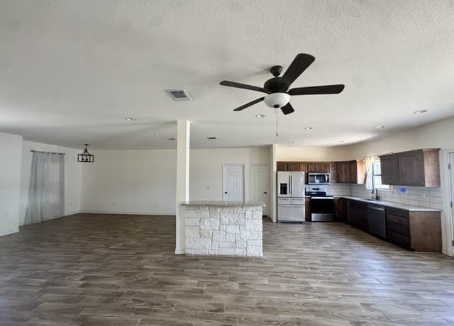 141  County Road 2667, Devine, TX 78016 — photo 11