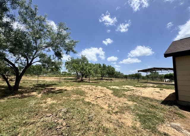 141  County Road 2667, Devine, TX 78016 — photo 5