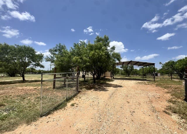 141  County Road 2667, Devine, TX 78016 — photo 6