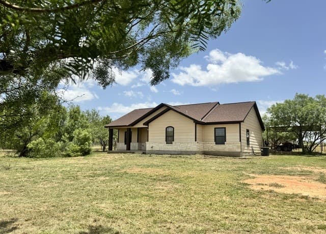 141  County Road 2667, Devine, TX 78016 — photo 7