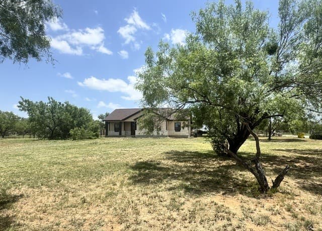 141  County Road 2667, Devine, TX 78016 — photo 9