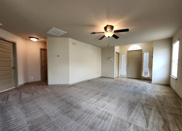 789  Great Oaks Dr, New Braunfels, TX 78130 — photo 2
