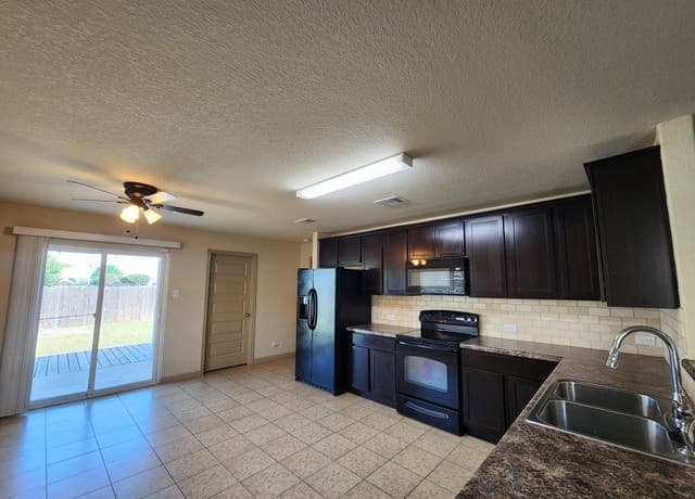 789  Great Oaks Dr, New Braunfels, TX 78130 — photo 7