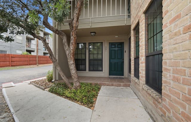 7711  Callaghan Rd Unit APT 301, San Antonio, TX 78229 — photo 2