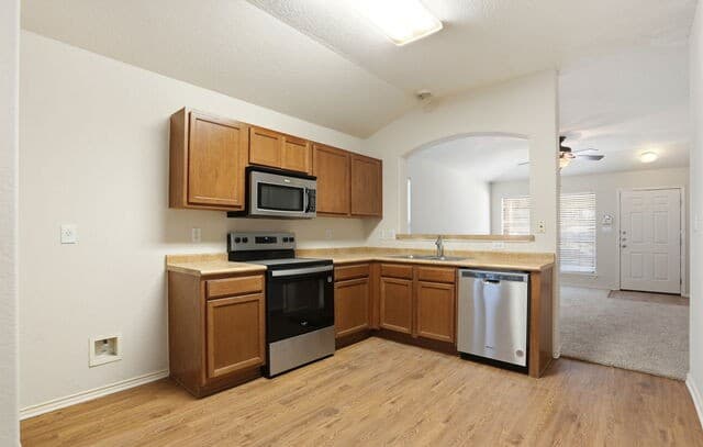 6635  Hartnet Flds, Converse, TX 78109 — photo 4