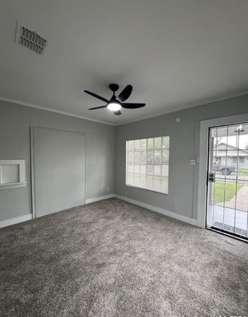 124  Wiggins Pl, San Antonio, TX 78214 — photo 10