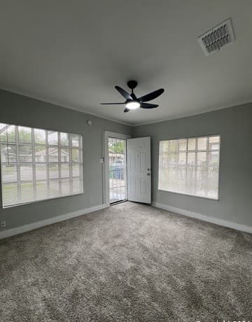 124  Wiggins Pl, San Antonio, TX 78214 — photo 9