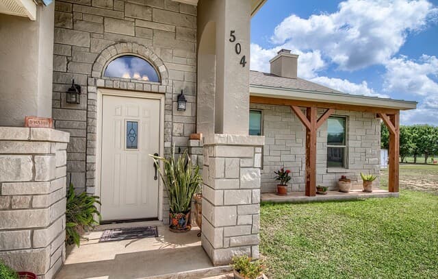 504  34th Street, Hondo, TX 78861 — photo 2