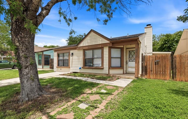 6210  Valley Queen, San Antonio, TX 78250 — photo 2