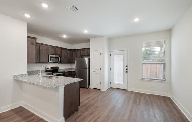 2507  Lynwood Bnd Unit 101, San Antonio, TX 78245 — photo 6