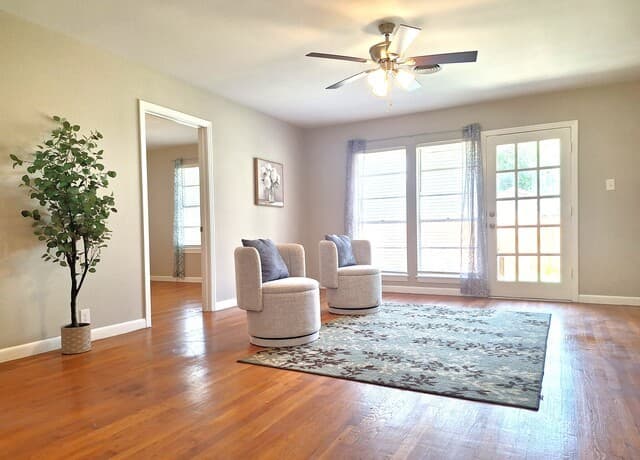 1001 Naples St, Castroville, TX 78009 — photo 2