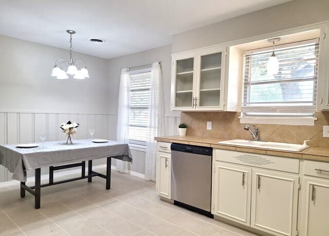 1001 Naples St, Castroville, TX 78009 — photo 5