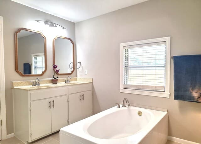 1001 Naples St, Castroville, TX 78009 — photo 9