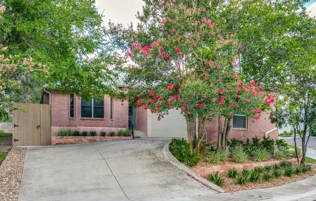 10  Oakwell Farms Pkwy