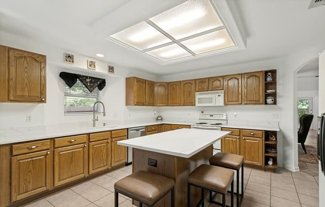 10  Oakwell Farms Pkwy, San Antonio, TX 78218 — photo 10