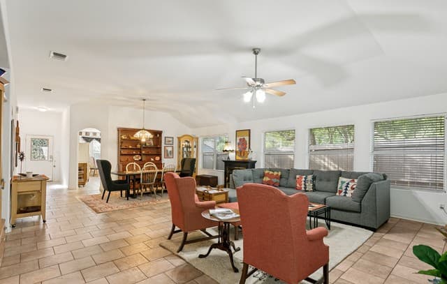 10  Oakwell Farms Pkwy, San Antonio, TX 78218 — photo 13