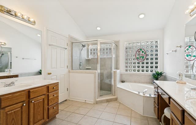 10  Oakwell Farms Pkwy, San Antonio, TX 78218 — photo 18