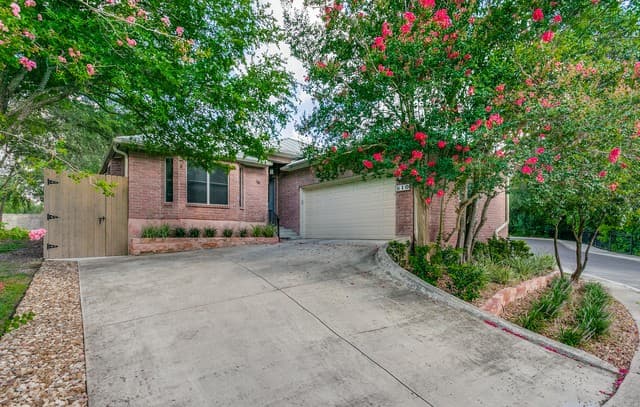 10  Oakwell Farms Pkwy, San Antonio, TX 78218 — photo 2