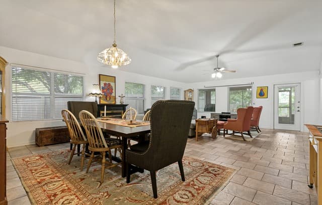 10  Oakwell Farms Pkwy, San Antonio, TX 78218 — photo 5