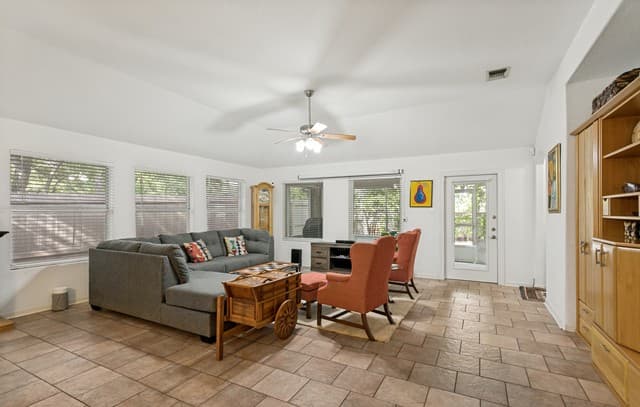 10  Oakwell Farms Pkwy, San Antonio, TX 78218 — photo 6