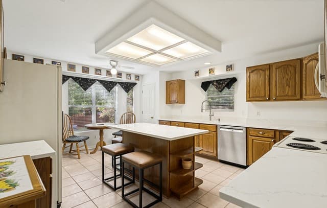 10  Oakwell Farms Pkwy, San Antonio, TX 78218 — photo 9