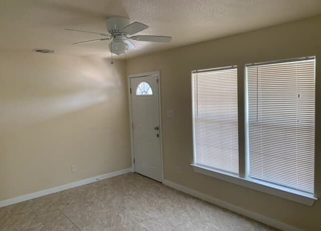 807  Kendalia, San Antonio, TX 78221 — photo 4