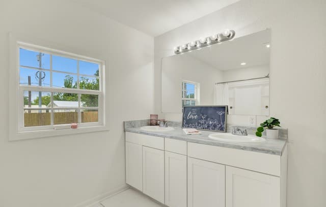 312 N Lavernia, Marion, TX 78124 — photo 15