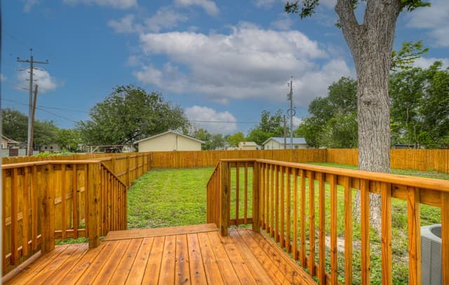 312 N Lavernia, Marion, TX 78124 — photo 20