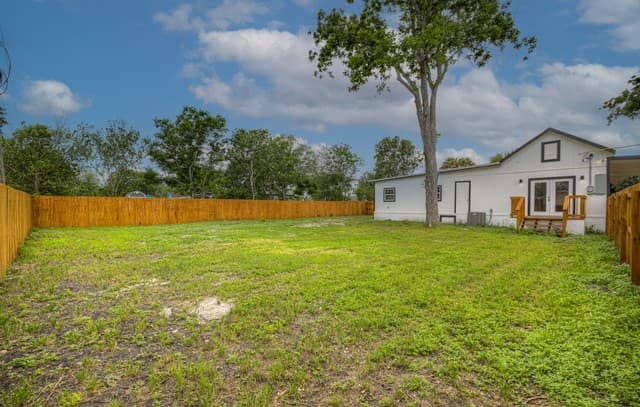 312 N Lavernia, Marion, TX 78124 — photo 23