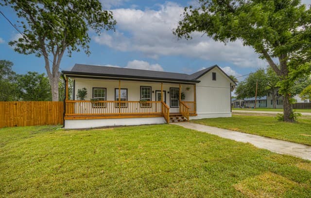 312 N Lavernia, Marion, TX 78124 — photo 3