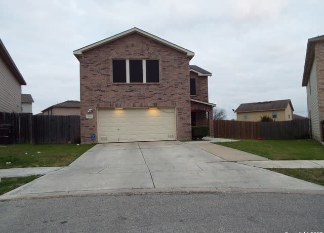 2702 Candleridge Dr