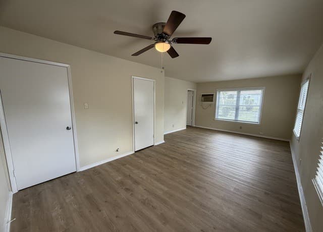 327  Blakeley Dr, San Antonio, TX 78209 — photo 12