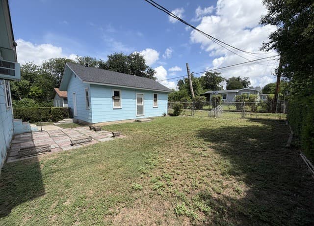 327  Blakeley Dr, San Antonio, TX 78209 — photo 19