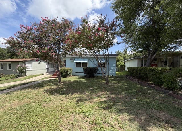 327  Blakeley Dr, San Antonio, TX 78209 — photo 2