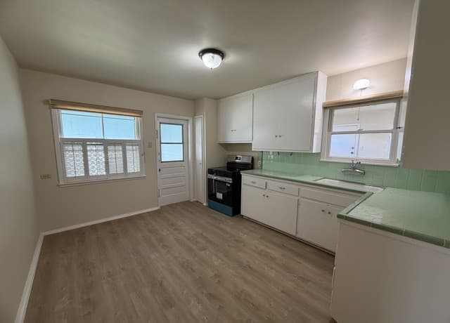 327  Blakeley Dr, San Antonio, TX 78209 — photo 7