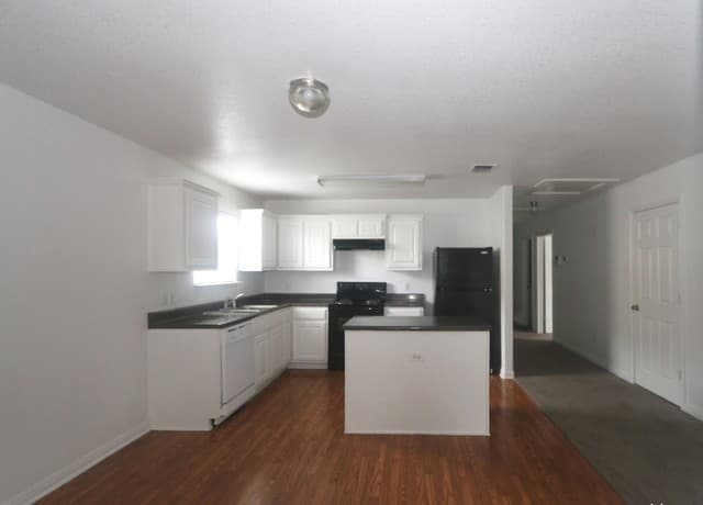 5810  Wildcat Canyon, San Antonio, TX 78252 — photo 5