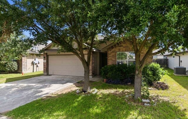3918  Goliad Frd