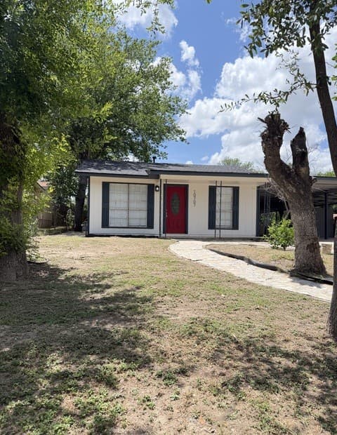 10707  Claymore, San Antonio, TX 78224 — photo 2