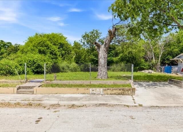 1201 S Comal, San Antonio, TX 78207 — photo 2