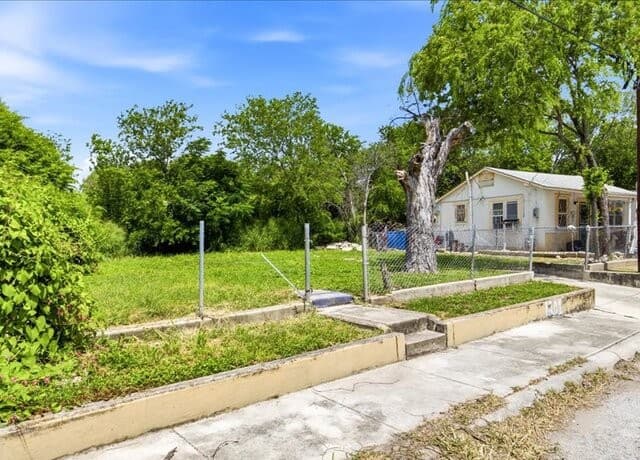 1201 S Comal, San Antonio, TX 78207 — photo 3