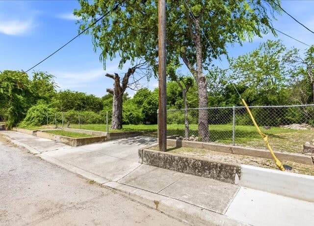 1201 S Comal, San Antonio, TX 78207 — photo 4