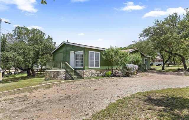 402 N Walnut Way, Boerne, TX 78006 — photo 2