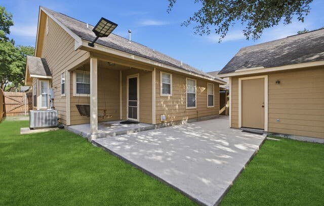 615  Claude W Black, San Antonio, TX 78203 — photo 12
