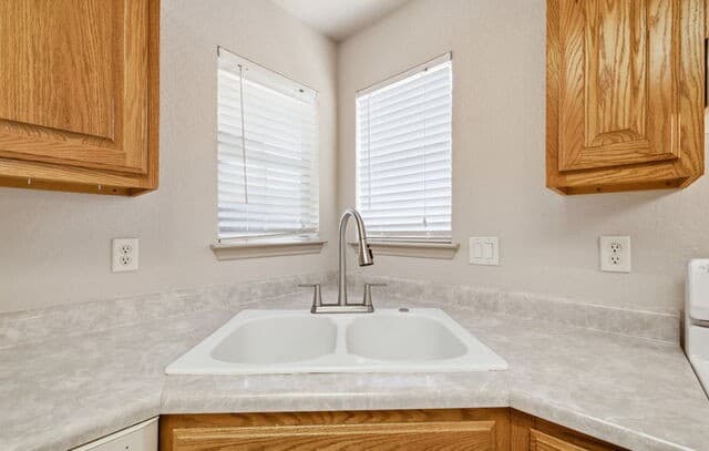 615  Claude W Black, San Antonio, TX 78203 — photo 17