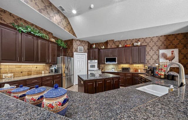 11  Westerleigh, San Antonio, TX 78218 — photo 7