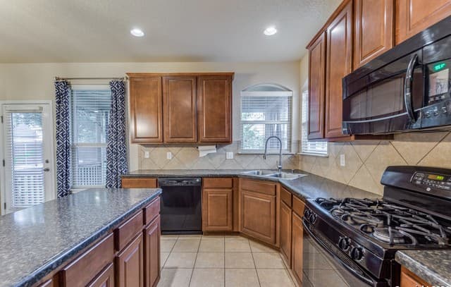 5723  White Oak Cv, San Antonio, TX 78253 — photo 11