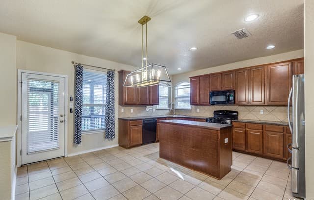 5723  White Oak Cv, San Antonio, TX 78253 — photo 7