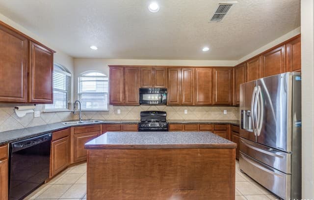 5723  White Oak Cv, San Antonio, TX 78253 — photo 9