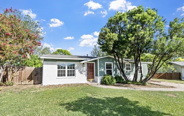 6806 Bender Dr