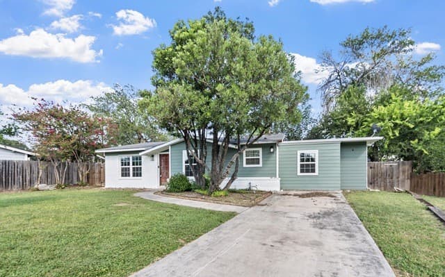 6806  Bender Dr, San Antonio, TX 78229 — photo 2